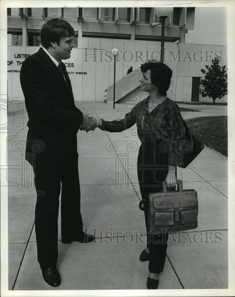 1980 Politician James Folsom Junior meets with a businesswoman - Historic Images