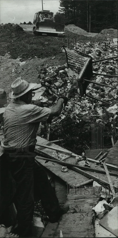 1980, Clarence Short at Eastern Landfill, Jefferson County, Alabama - Historic Images