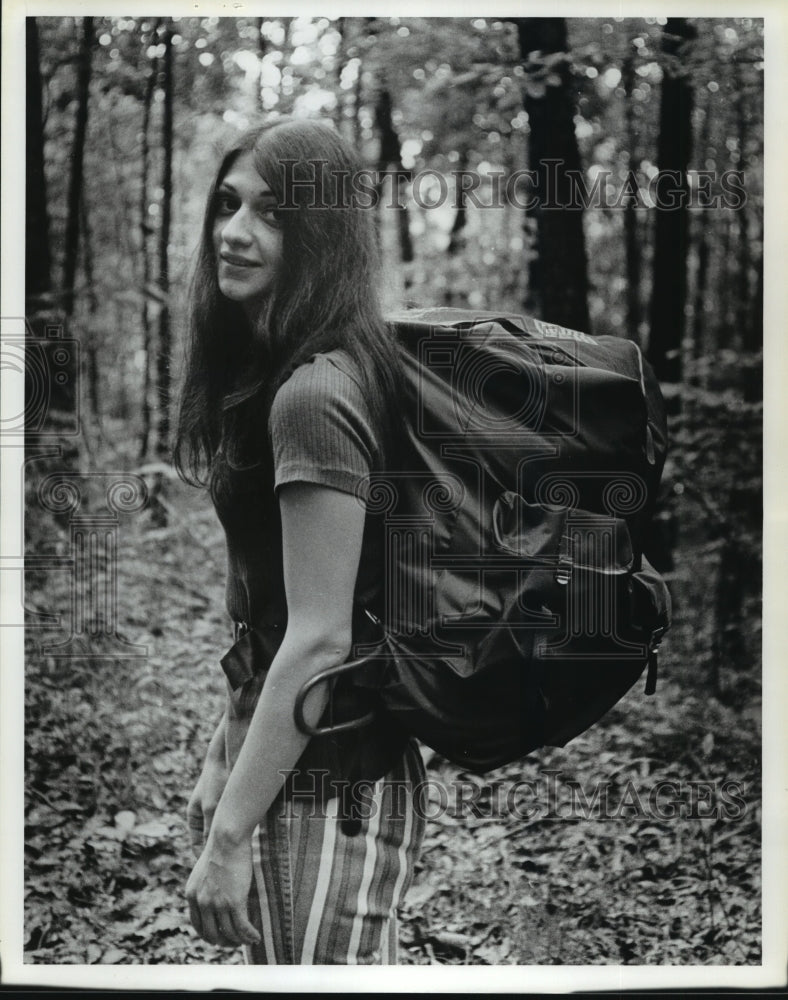 1980 Press Photo Sharon Bruchac hiking in Birmingham, Alabama - abna13972 - Historic Images