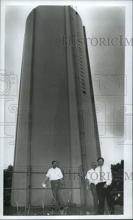 1993, Irondale Mayor, Consultant, Councilman Inspect Water Tank - Historic Images