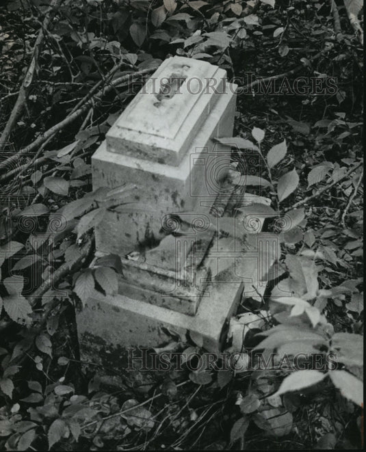 1978, Damaged headstone at cemetery near Hagood's Crossroads, Alabama - Historic Images