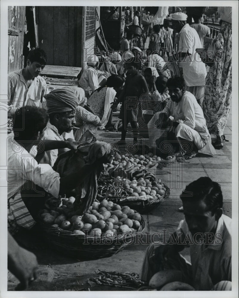Press Photo Marketplace in India - abna14164 - Historic Images