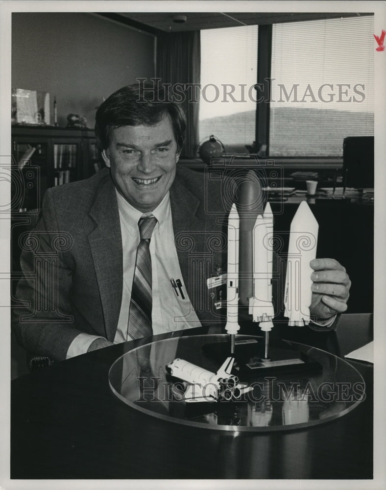 1987 Marshall Space Center Director Jack Lee with models of rockets - Historic Images