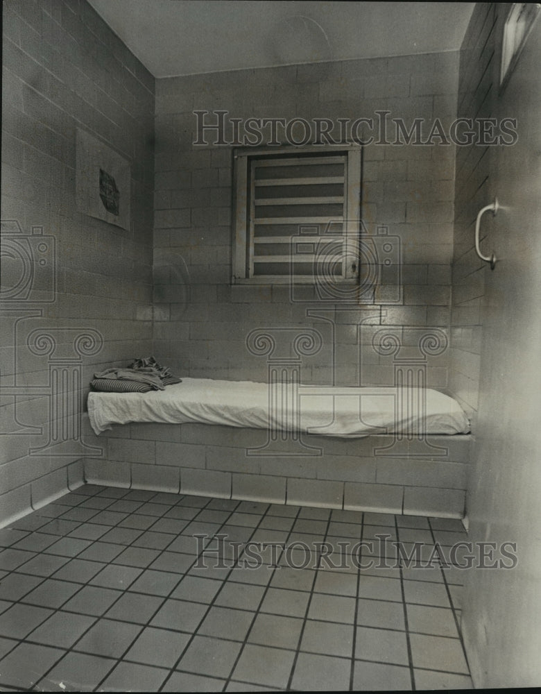 1971 Bed at Jefferson County Detention Center-Historic Images