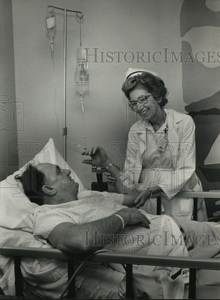 1985 Mrs. Armour Checks Earl Hensley, Walker Medical Center, Alabama - Historic Images