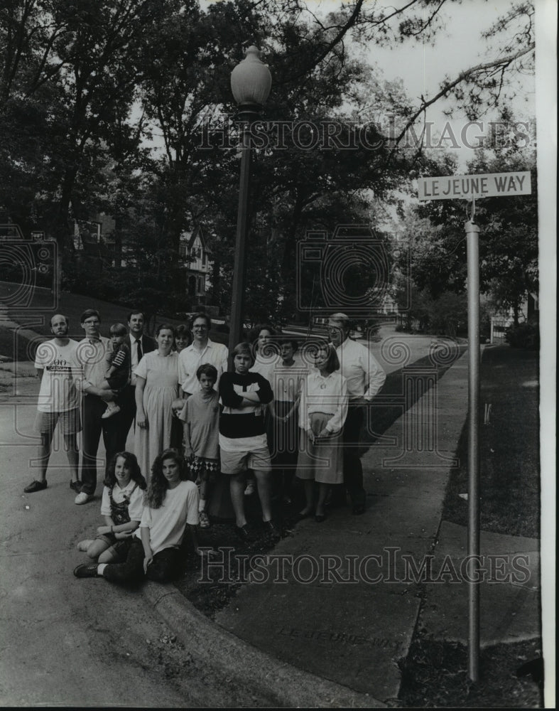 1989 Press Photo Hollywood, Alabama residents - abna14306 - Historic Images