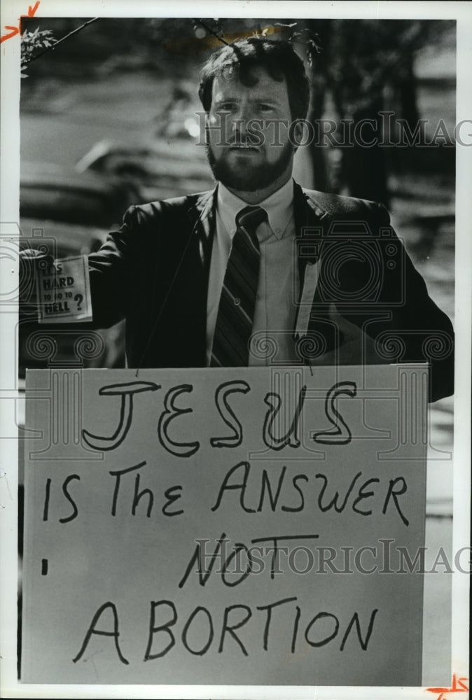 1982, Gary Ussery hands out anti-abortion leaflets at Summit Medical - Historic Images