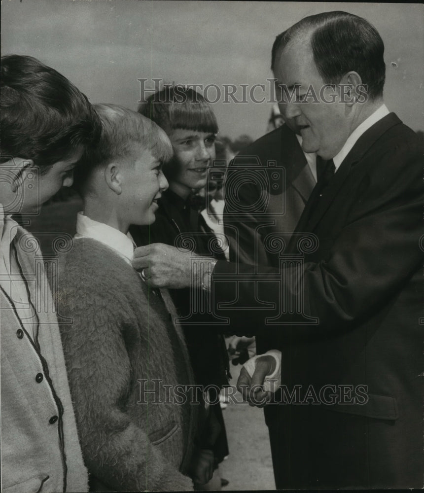 1967 Hubert Humphrey, vice president with students, Birmingham-Historic Images