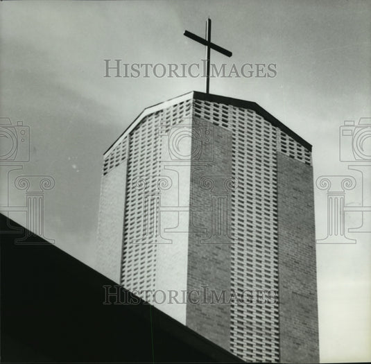 1980 Press Photo Holy Spirit Catholic Church's tower in Huntsville, Alabama - Historic Images