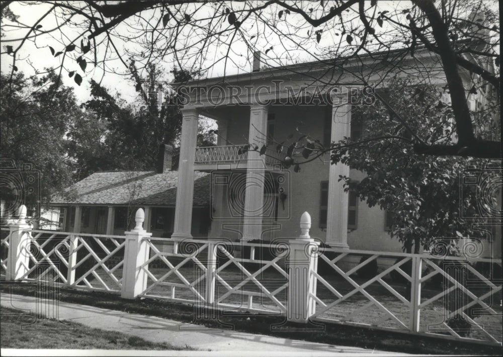 1978 Moody-Warner home attracts tourists in Tuscaloosa, Alabama-Historic Images