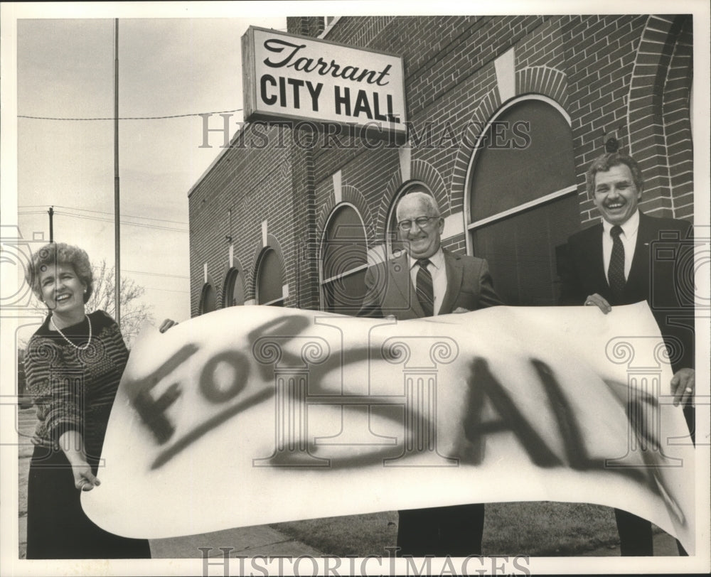 1986, Tarrant council members holding &quot;For Sale&quot; sign at City Hall - Historic Images