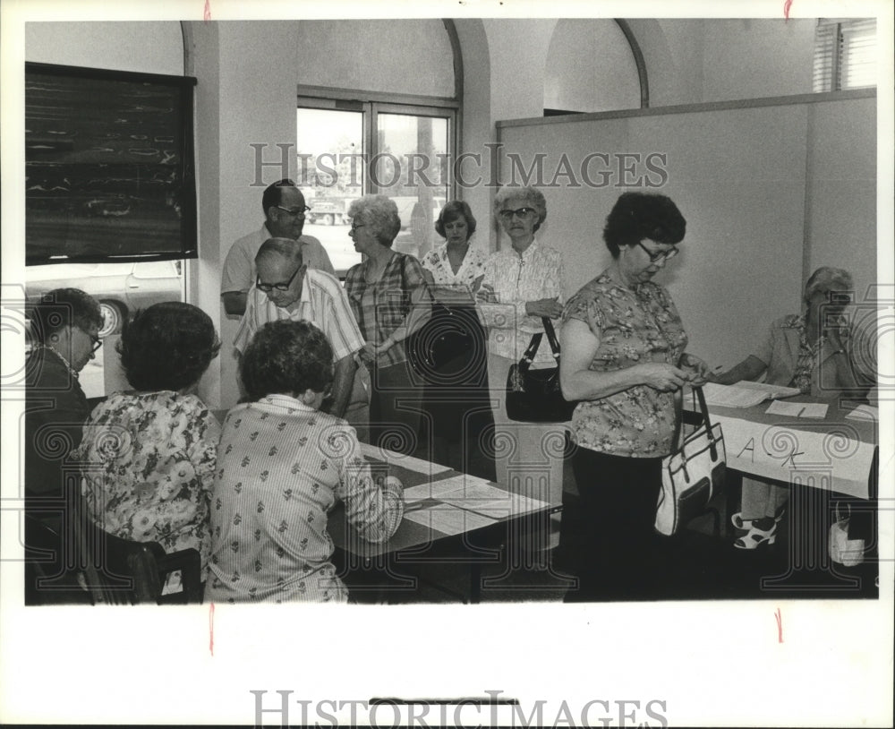 1980 Voters in line at Tarrant City Hall. - Historic Images