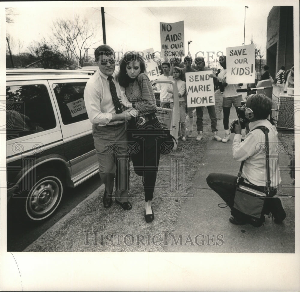 1987 Kent Feenker Meg Gavin, scene from film, Tarrant High School, - Historic Images
