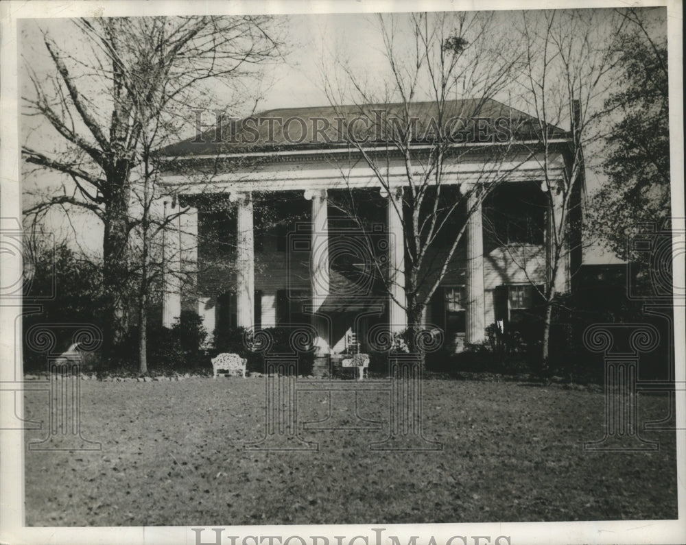 1949, Home of Mr. and Mrs. L. J. Lawson, Sunset Hill, Greensboro - Historic Images