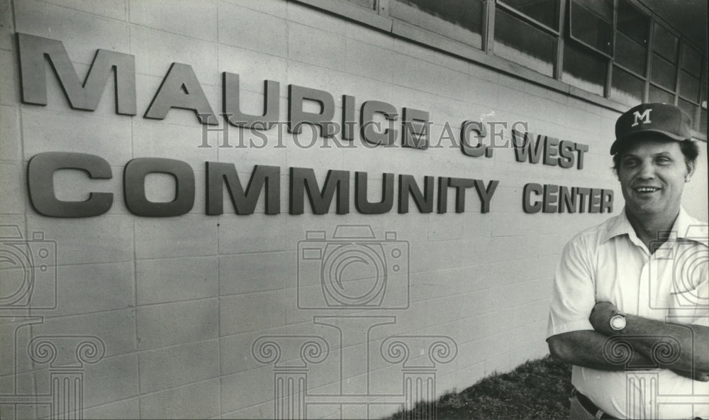 1981 Paul Busby, director, Graysville, Alabama community center - Historic Images