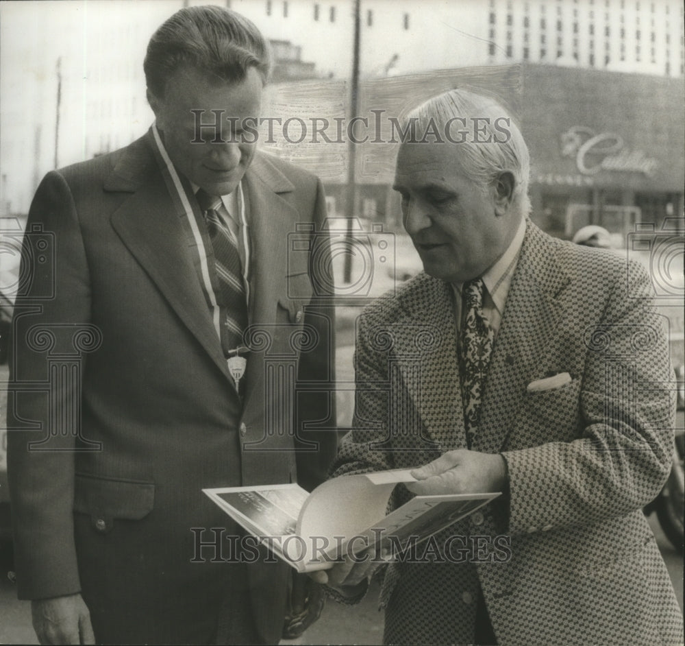 1972 Mayor Seibels Presents Billy Graham Key to Birmingham, Alabama-Historic Images