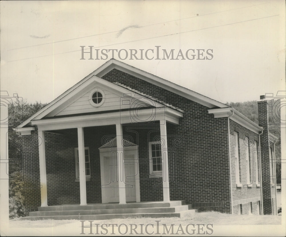 1947, Church of Christ building in Fort Payne, Alabama - abna14788 - Historic Images