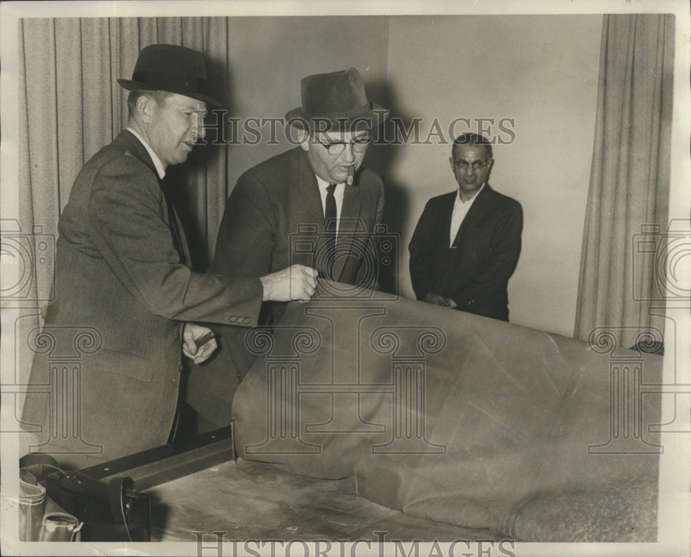 1961 Press Photo Mann and Vickers During Gambling Raid in Alabama - abna14915 - Historic Images