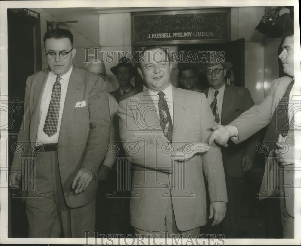 1955 Press Photo Albert Fuller exits court with a crowd in Pheonix City, Alabama - Historic Images