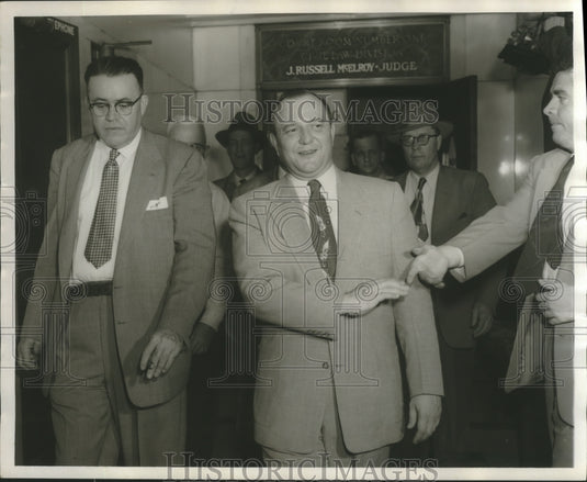 1955 Press Photo Albert Fuller exits court with a crowd in Pheonix City, Alabama - Historic Images