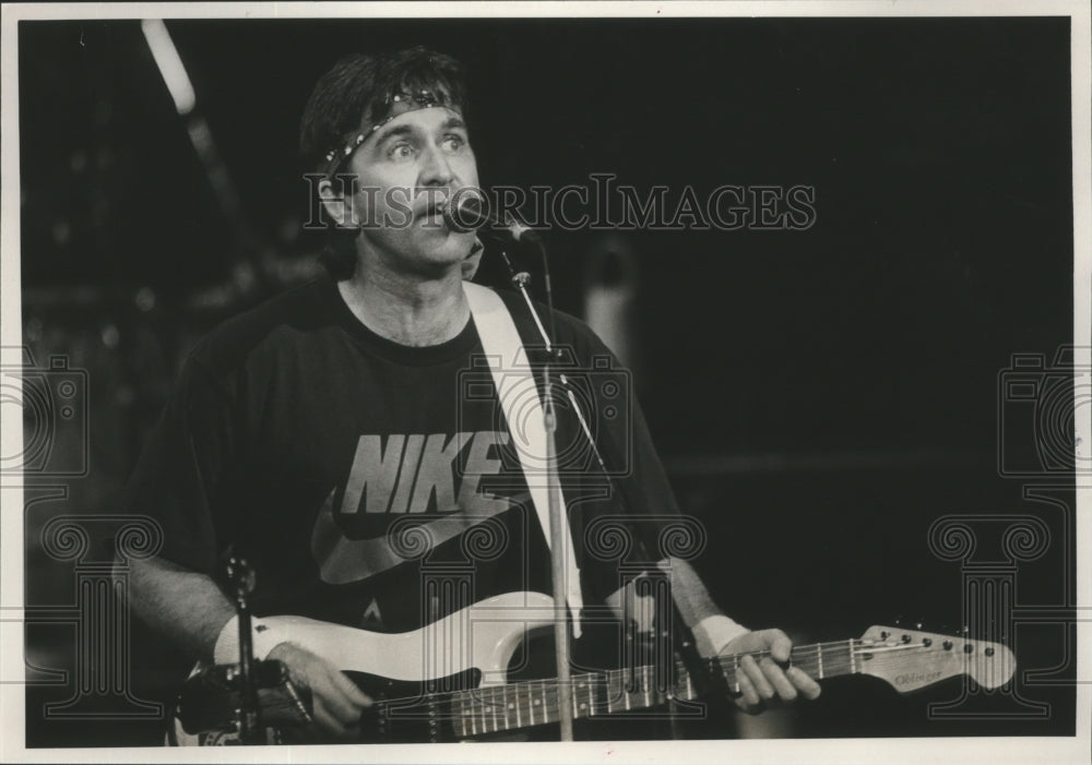 1989, Singer Craig Fuller and Little Feat in Concert in Alabama - Historic Images