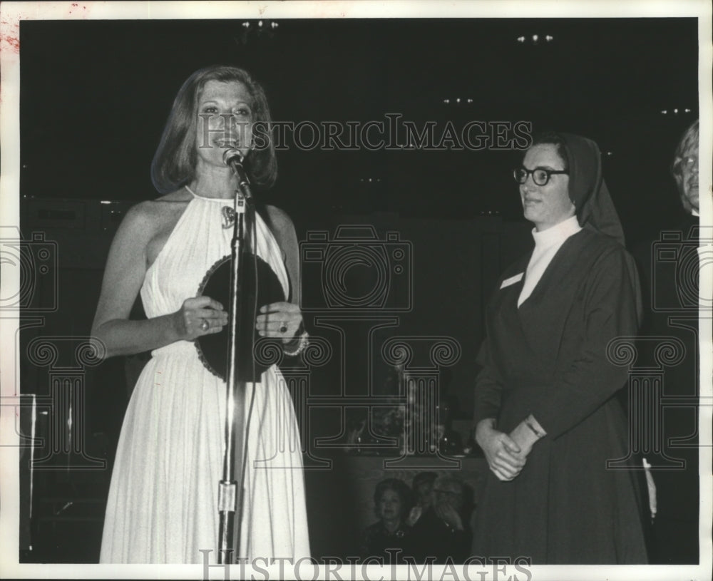 1974 Marion Javits Accepts Award, St. Vincent's Gala 11, Alabama-Historic Images