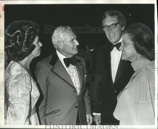 1974 Press Photo First Lady Betty Ford Chats at St. Vincent's Gala 11, Alabama - Historic Images