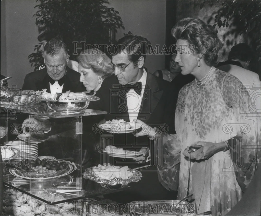 1977 Guests grab horderves at the Gala IV event - Historic Images