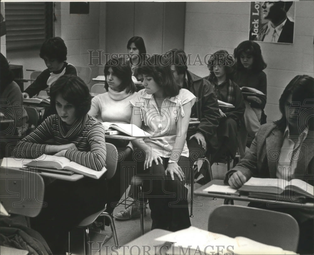 1979, Costa Rican Vanessa Howell Visits Birmingham, Alabama School - Historic Images