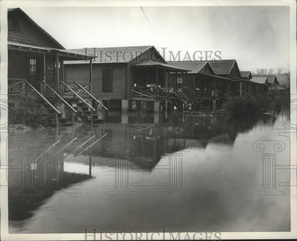 1961 Press Photo Floods of Birmingham, Alabama in Pratt Junction with Houses-Historic Images