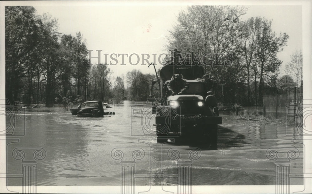 1990 Alabama Floods, Sikora State, Selma Flooding, Vehicles Stranded - Historic Images