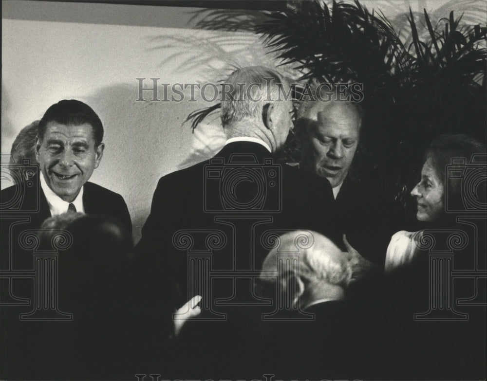 1982 Press Photo Emory Folmar with President Ford and Others at Event - Historic Images