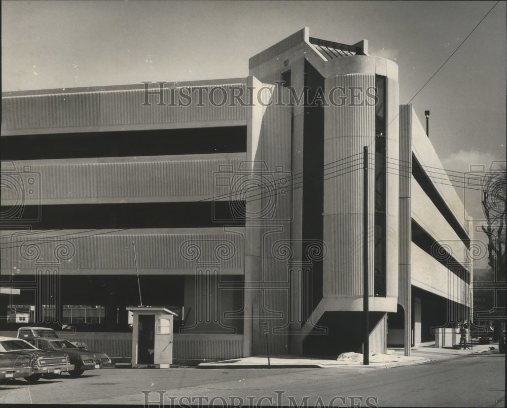 1976 Press Photo Parking Deck across street from Huntsville Hospital - abna15144 - Historic Images