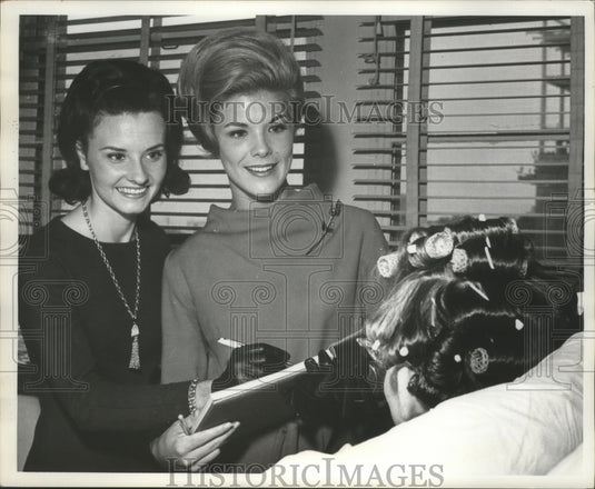 1966, Miss Alabama Linda Folsom with Others - abna15201 - Historic Images
