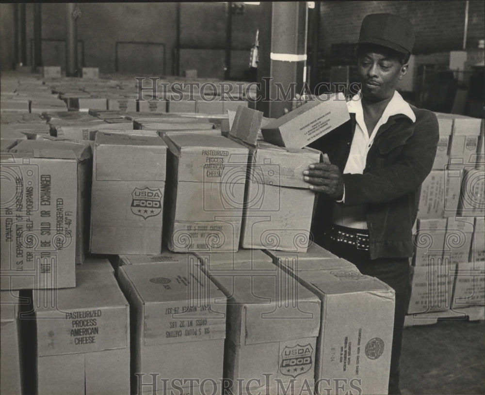 1984, Eddie Owens, part time worker, distribution of Food, Birmingham - Historic Images