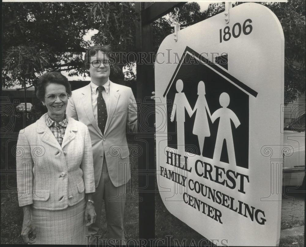 1982 Patricia Reed, Stephen Griffin outside Hill Crest Family Center - Historic Images