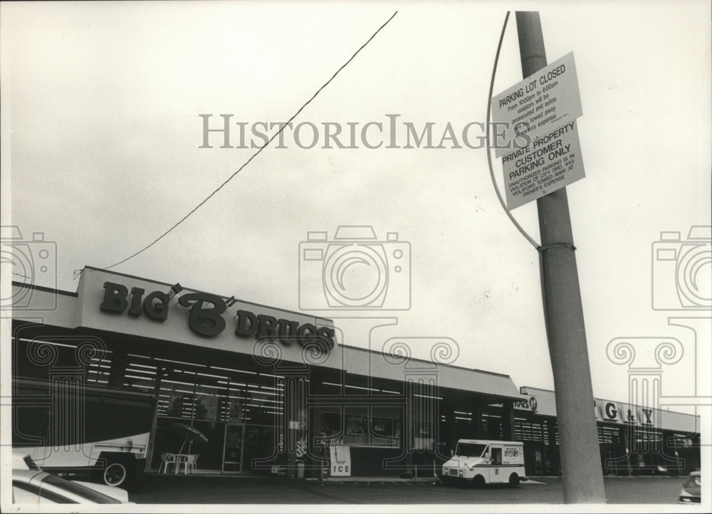 1988 Press Photo no parking sign, Hueytown Village shopping Center, Hueytown, AL - Historic Images