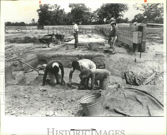 1979 Workmen Excavate House Site, Fort Toulouse, Alabama - Historic Images