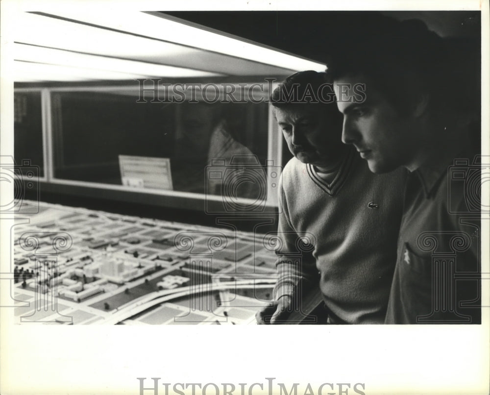 1979 Press Photo Captain Legrand shows Tony Owens from Costa Rica Birmingham - Historic Images