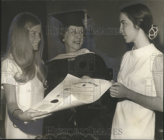 1971 Press Photo Kay Shaw, Dean Margaret Cuninggim, Shirley Buroughs at Event - Historic Images