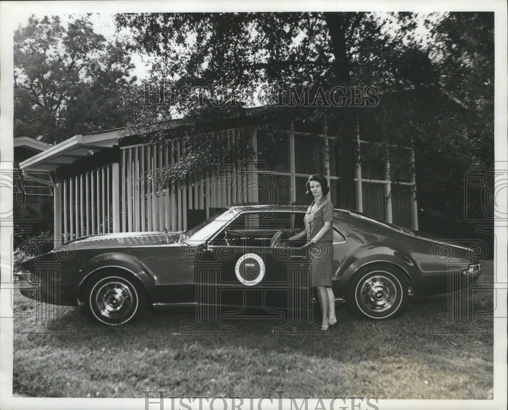 1967 Linda Folsom, Miss Alabama 1965, beside car-Historic Images