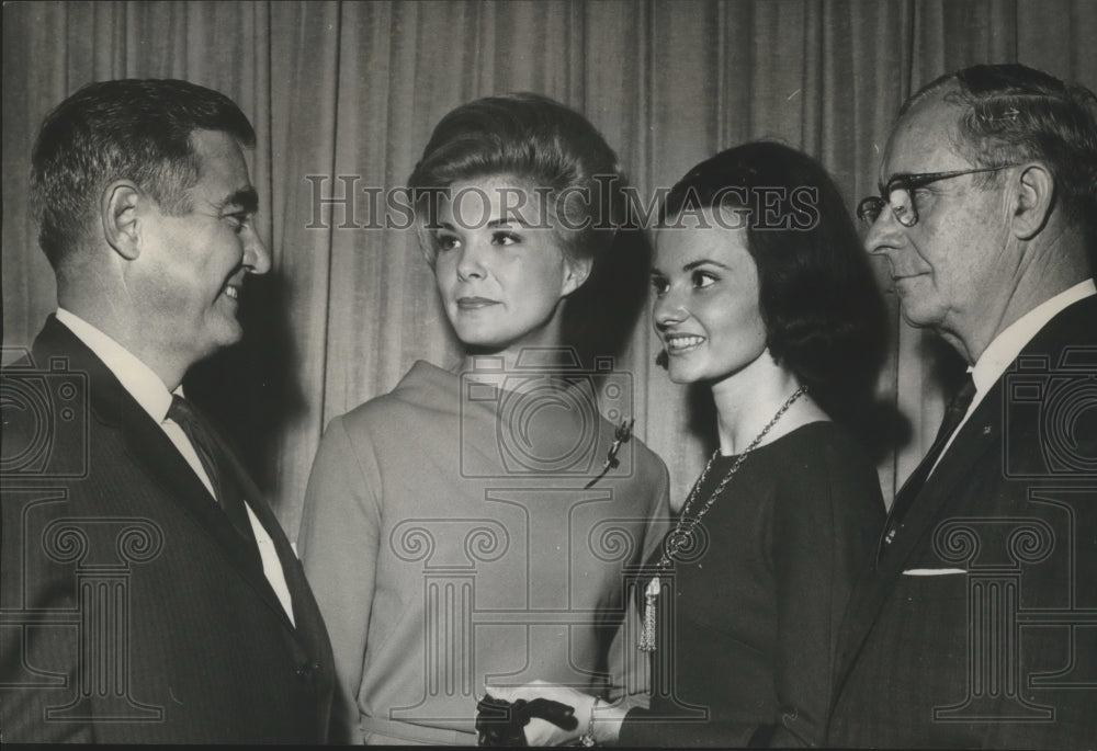 1965 Press Photo Linda Folsom, Miss Alabama, and Patsy Puckett, Miss Mississippi - Historic Images