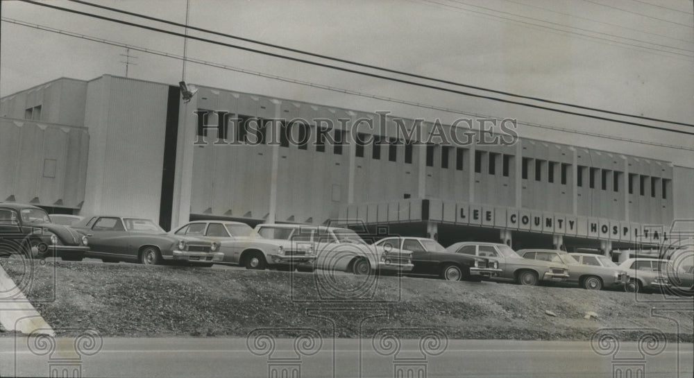 1976 New wing of Lee County Hospital, Opelika, Alabama - Historic Images