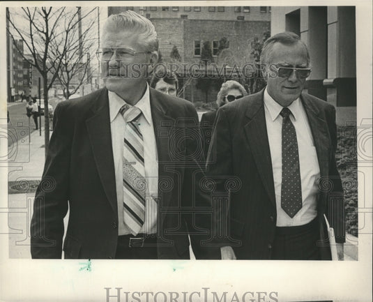 1990 Robert Wayne O'Ferrell arrives at the Court with his Attorney - Historic Images