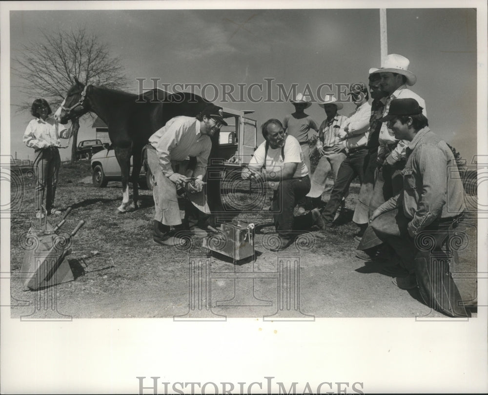 1991 Press Photo Attendees of the Birmingham, Alabama Horseshoeing School - Historic Images