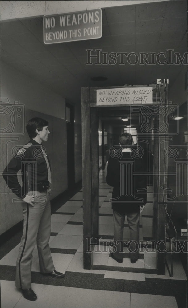 1984 Circuit Court Bailiff Jack Beasley watches man, Metal Detector - Historic Images