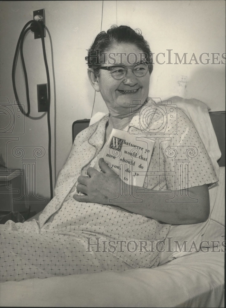 1960 Press Photo Beuna Bullard of Sylacauga at TB sanitarium, Alabama - Historic Images