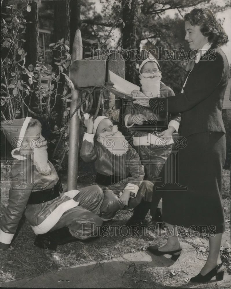 1951 Press Photo Mrs. WIlcox with Little Santas gets Christmas Seals, Alabama - Historic Images