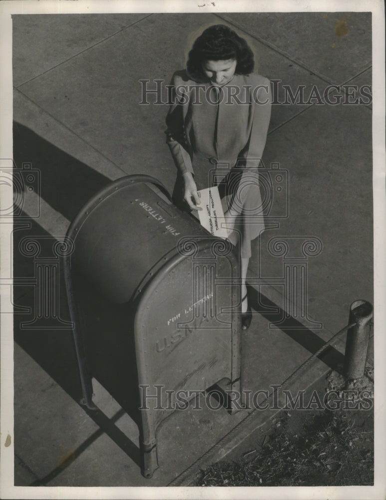 1947 Maxine Norris sending mail to Tuberculosis Association, Alabama - Historic Images