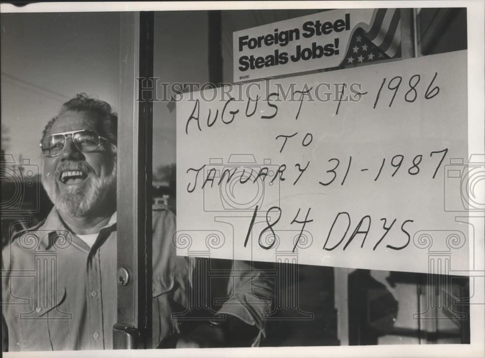 1987 Press Photo W. C. Brake, 39 year Steelworker has been in 5 Strikes - Historic Images